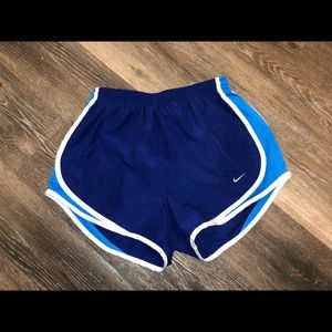 NIKE DRI-FIT WOMANS SHORTS